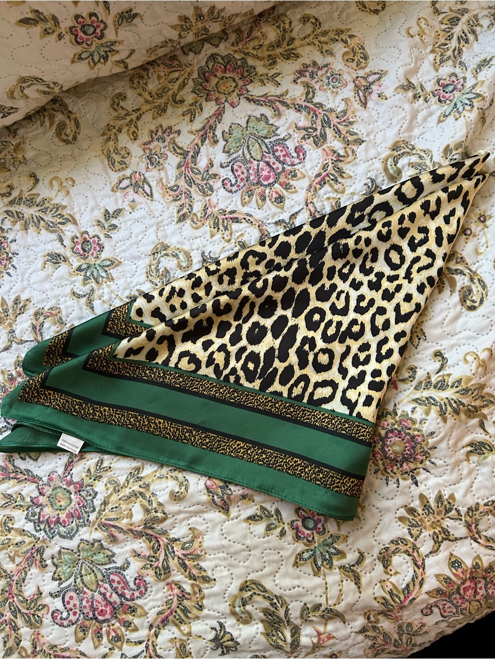 Green Trim Leopard Print Silk-Feel Scarf